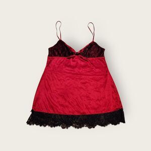 Vintage Y2k Victoria's Secret red and black lace trim empire waist camisole